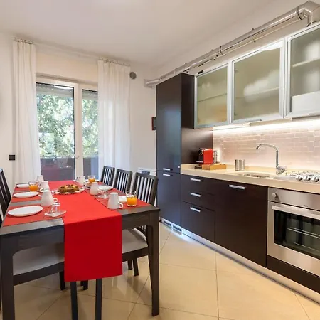 Boscoincitta With Garage And Whirlpool Tub Apartment Bari