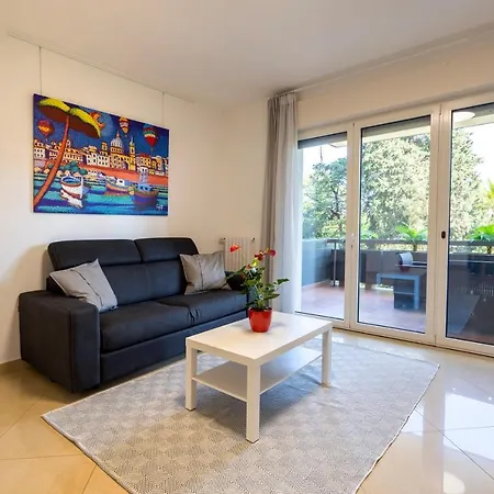 Boscoincitta With Garage And Whirlpool Tub Apartment