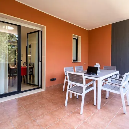 Boscoincitta With Garage And Whirlpool Tub Apartment