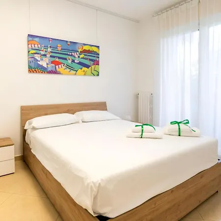 Boscoincitta With Garage And Whirlpool Tub Apartment Bari