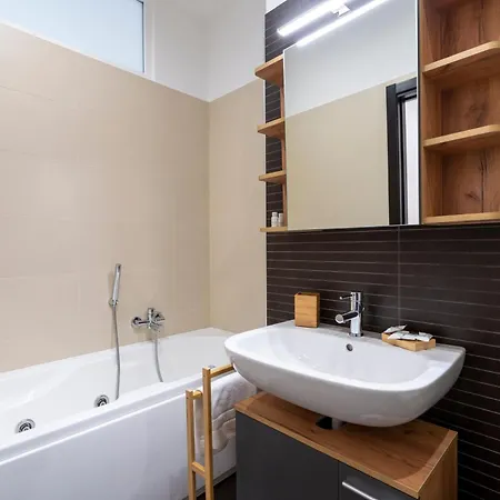 Boscoincitta With Garage And Whirlpool Tub Apartment