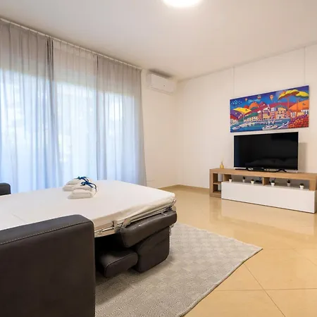 Boscoincitta With Garage And Whirlpool Tub Apartment