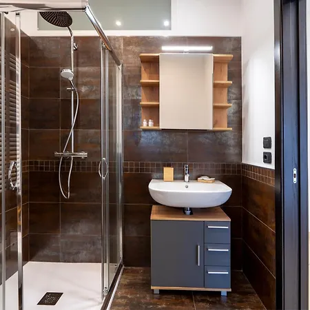 Guesthost - Boscoincitta With Garage And Whirlpool Tub *