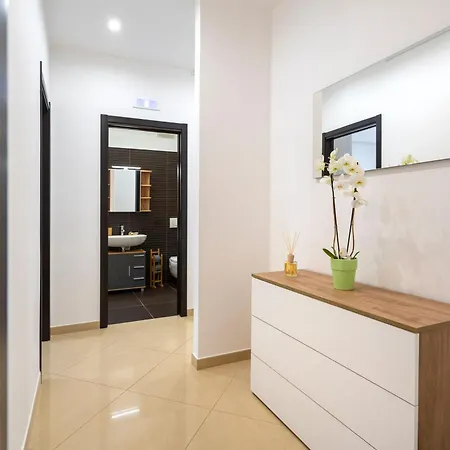 Apartment Boscoincitta With Garage And Whirlpool Tub